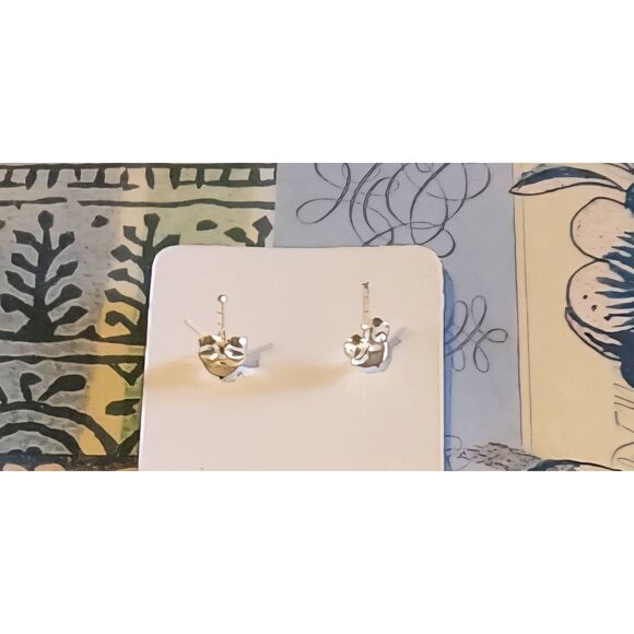 NWT~Sterling Silver .925 Diamond Cut Sand Dollar Design Post Stud Earrings - Picture 2 of 4